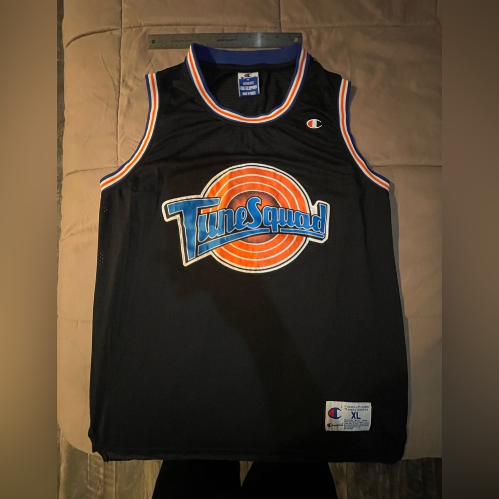 Champ Sports LUNEY TUNES Jersey